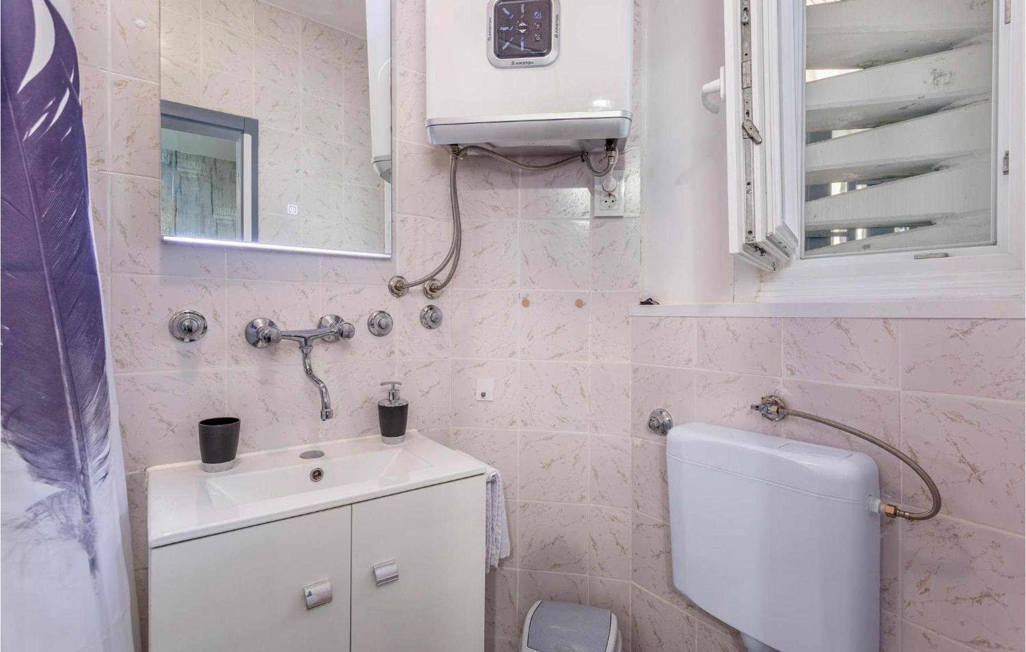 Stunning Apartment In Malinska With Kitchen Εξωτερικό φωτογραφία