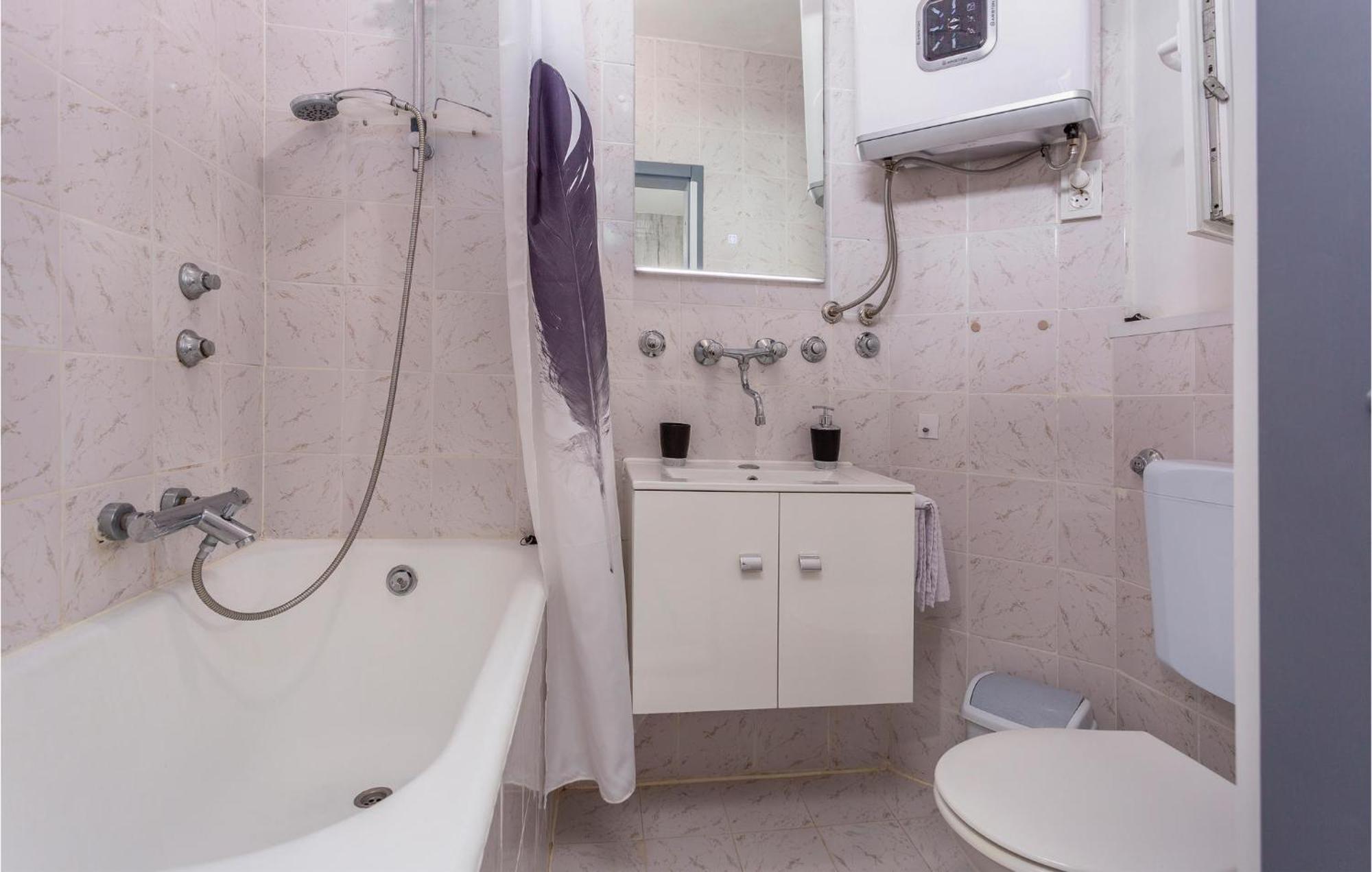 Stunning Apartment In Malinska With Kitchen Εξωτερικό φωτογραφία