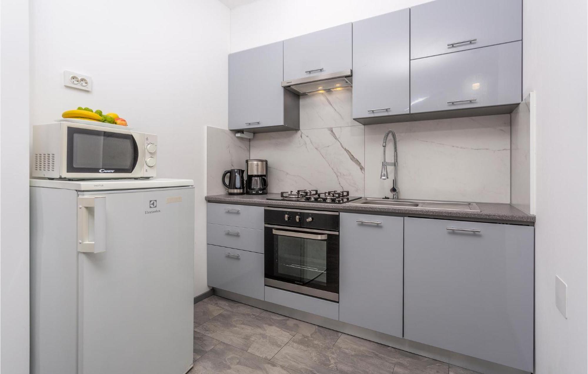 Stunning Apartment In Malinska With Kitchen Εξωτερικό φωτογραφία