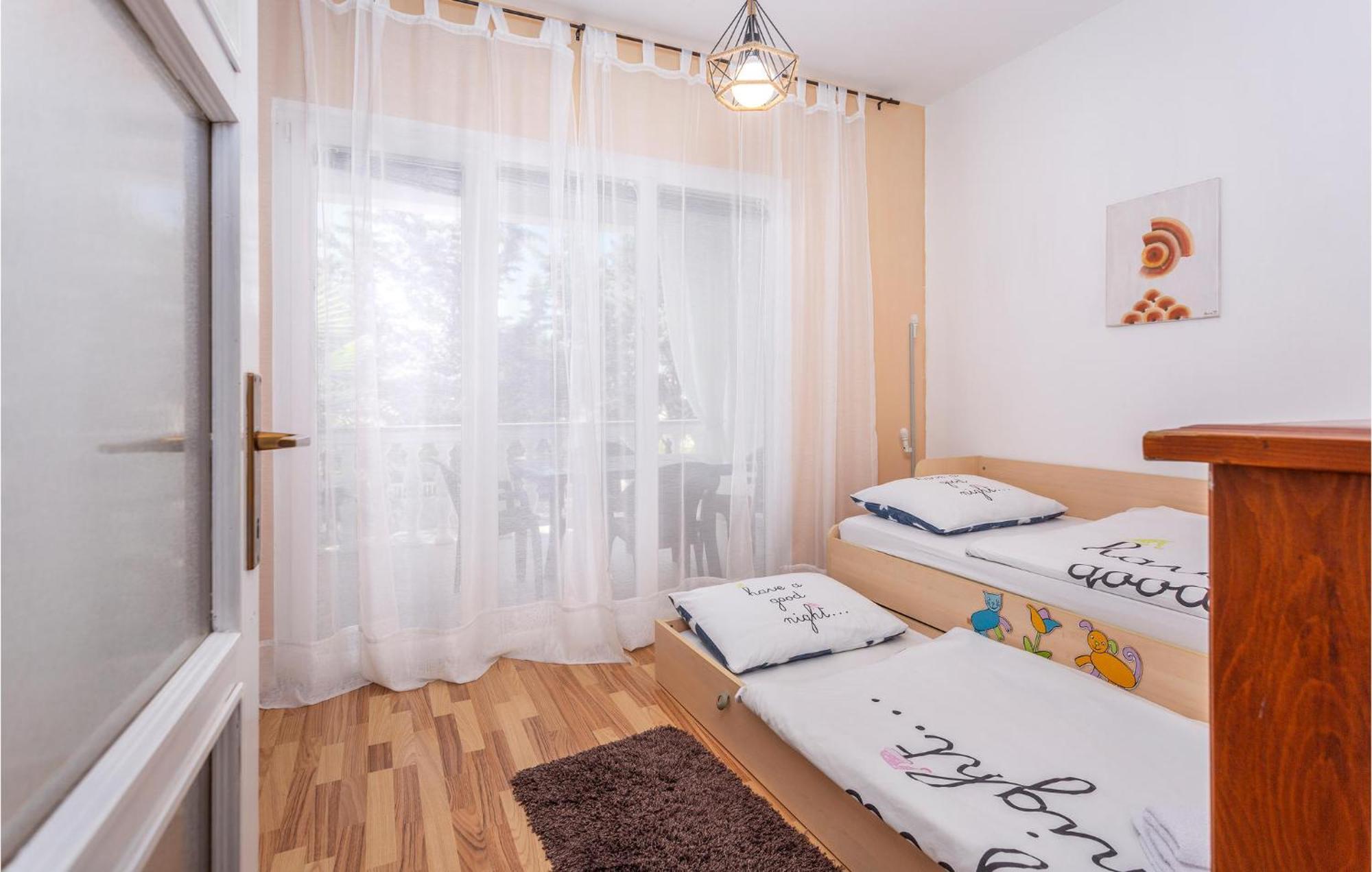 Stunning Apartment In Malinska With Kitchen Εξωτερικό φωτογραφία
