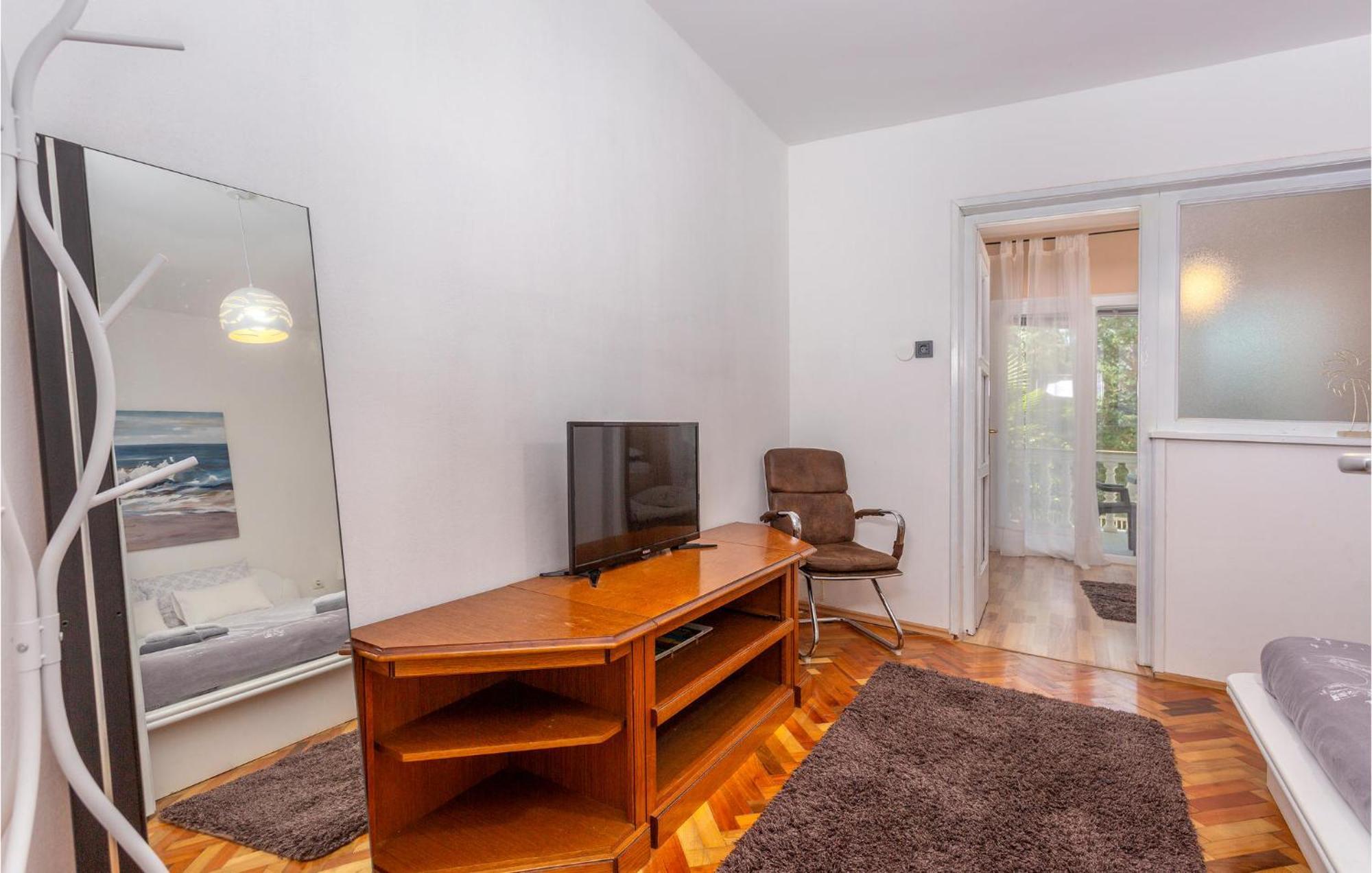 Stunning Apartment In Malinska With Kitchen Εξωτερικό φωτογραφία