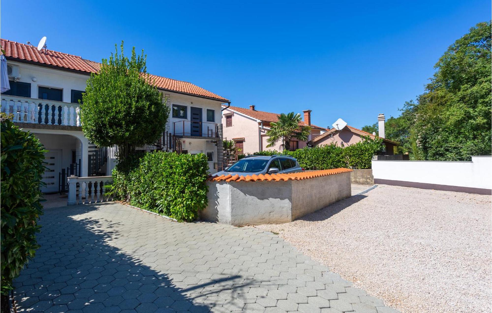 Stunning Apartment In Malinska With Kitchen Εξωτερικό φωτογραφία