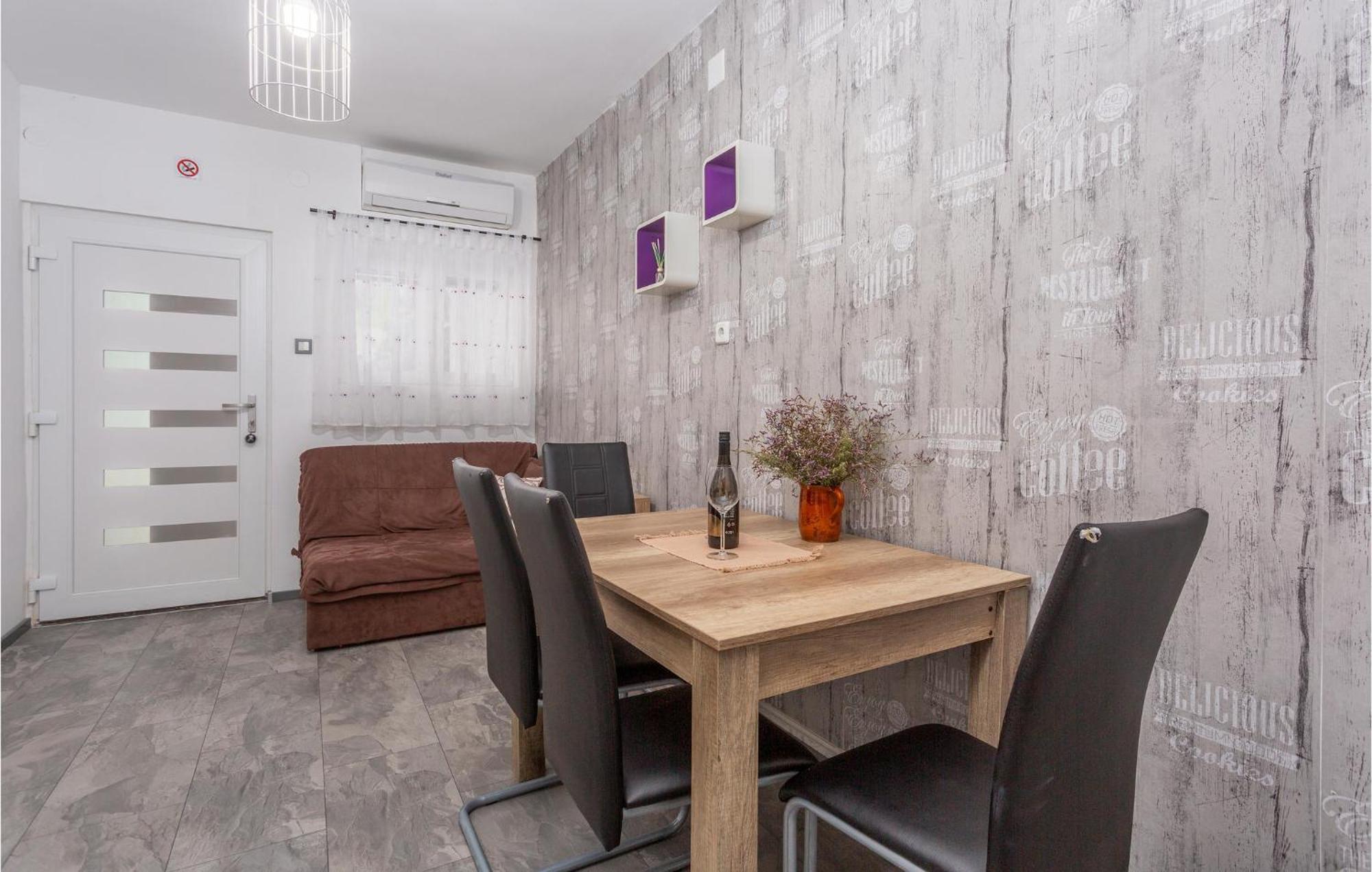 Stunning Apartment In Malinska With Kitchen Εξωτερικό φωτογραφία