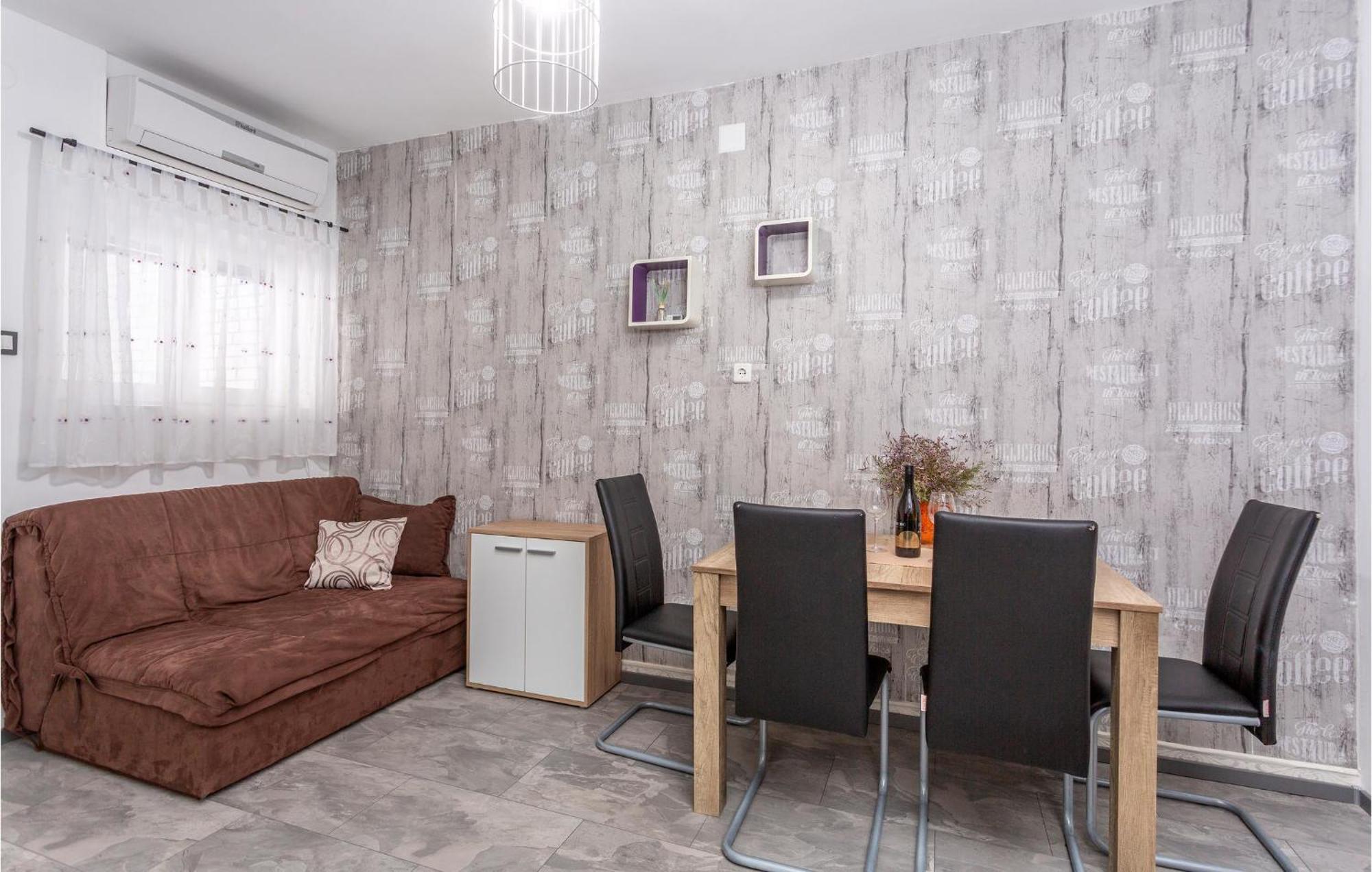 Stunning Apartment In Malinska With Kitchen Εξωτερικό φωτογραφία