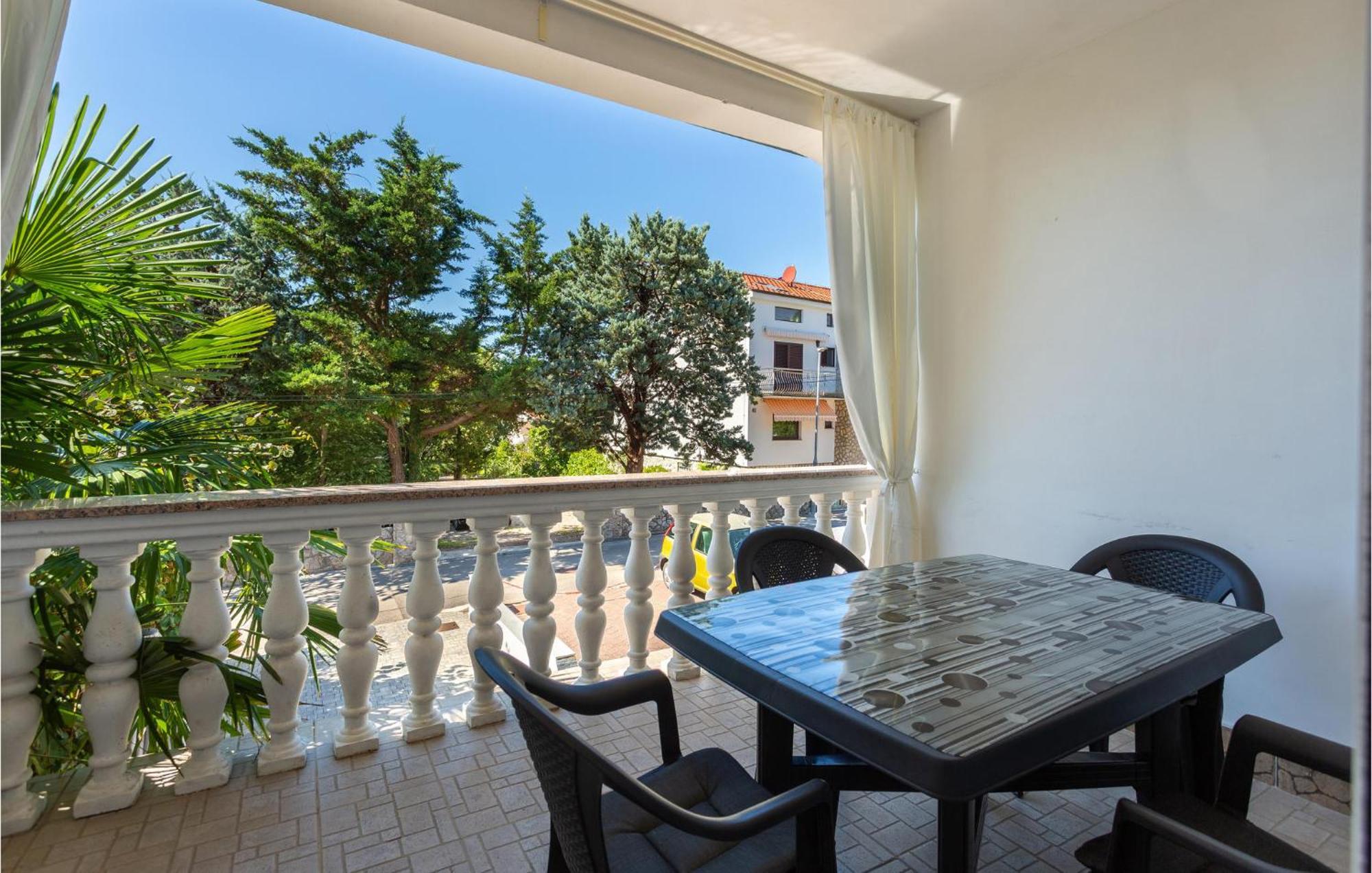 Stunning Apartment In Malinska With Kitchen Εξωτερικό φωτογραφία