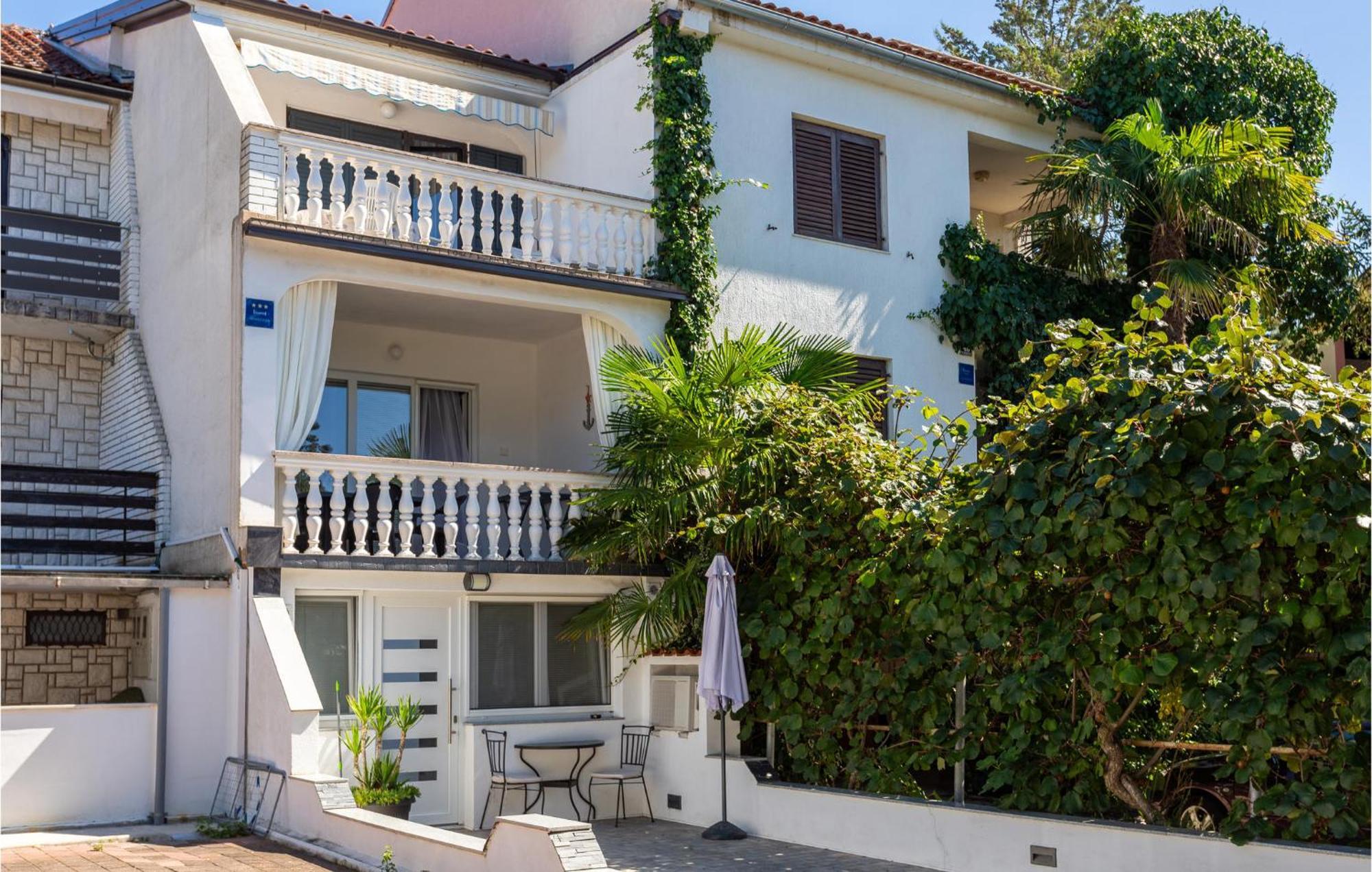 Stunning Apartment In Malinska With Kitchen Εξωτερικό φωτογραφία